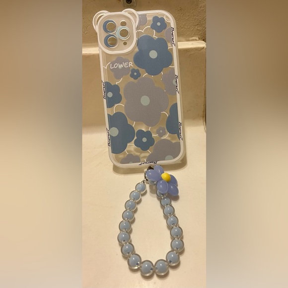 iPhone 11 ProMax Clear Blue Flower Prints W/ Matching Wrislet Chain - Picture 2 of 6